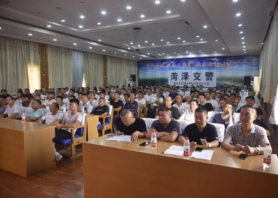 菏澤交警組織開展城區(qū)出租車駕駛員交通安全教育培訓(xùn)班!