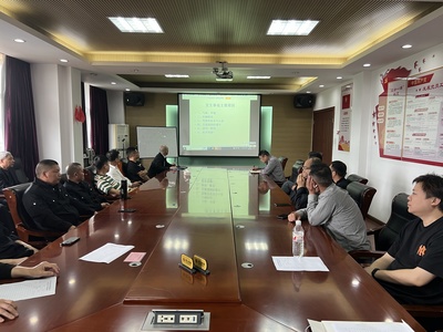 公司開展駕駛員交通安全業(yè)務(wù)知識培訓(xùn)會