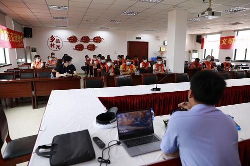 貨拉拉聯(lián)合青浦公安分局交警支隊開展司機安全培訓大會