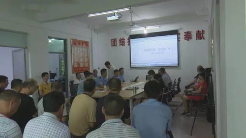 陸河交警對河城環衛站司機進行交通安全知識培訓