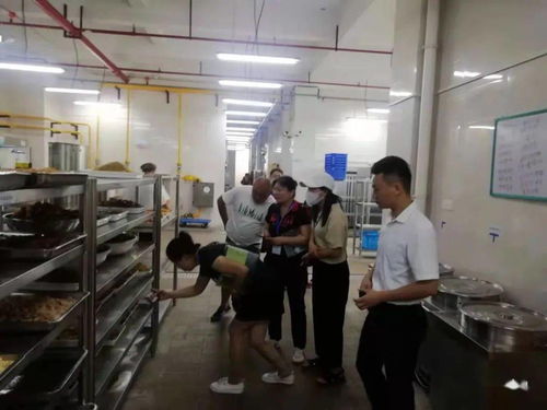 將培訓課堂搬到大學食堂