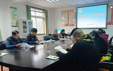 略陽(yáng)交警聯(lián)合開展駕校教練員政策法規(guī)培訓(xùn)