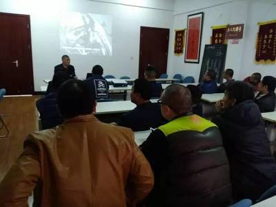 抓好源頭管理,強(qiáng)化安全教育——三分開展重點(diǎn)駕駛員安全再培訓(xùn)活動(dòng)_ .